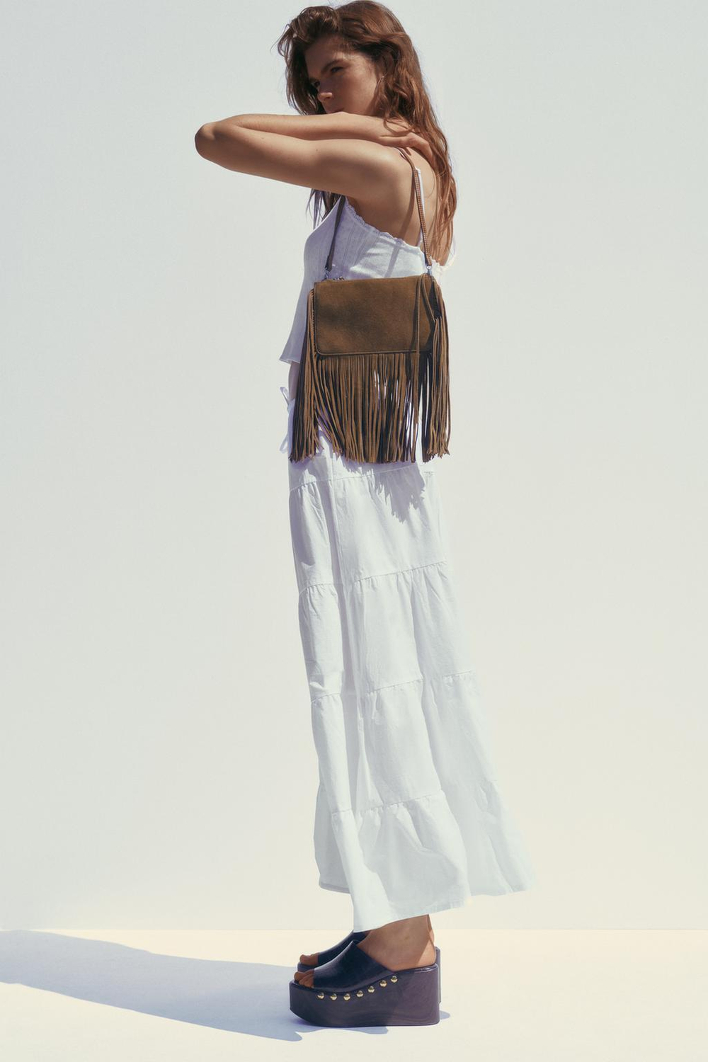 ZARA НЕБОЛЬШАЯ ЗАМШЕВАЯ СУМКА ФОРМАТА С БАХРОМОЙ, КОРИЧНЕВЫЙ