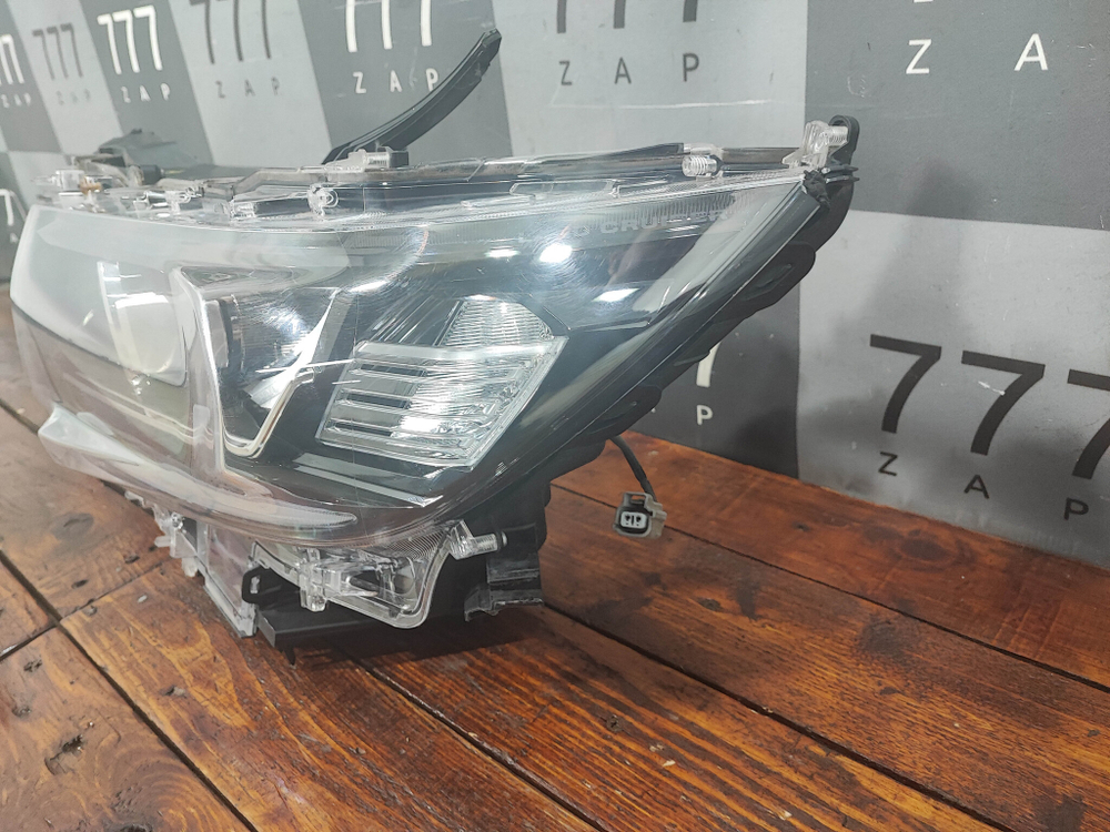 Фара левая LED Toyota Land Cruiser Prado 150 17-24 Б/У Оригинал 8118560N20