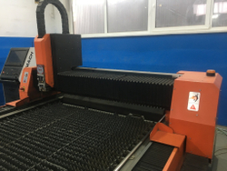 Установка лазерного раскроя листового металла Laser Cut FO3015-1.5 STD (Б/У)