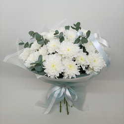 Букет хризантем с эвкалиптом Анна