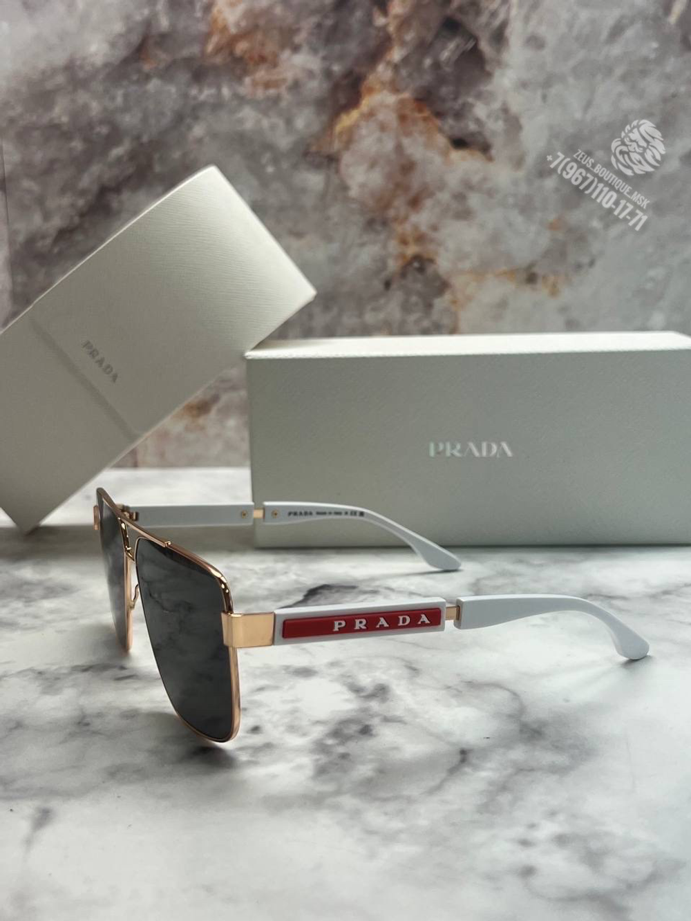 Солнечные очки Prada