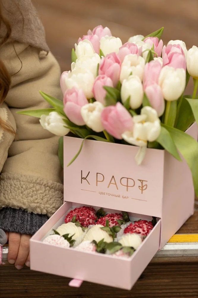 Шкатулка М с тюльпанами