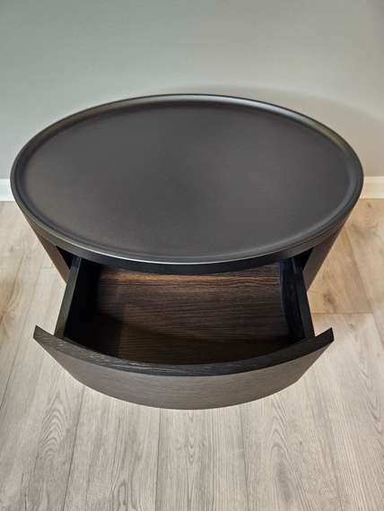 Прикроватная тумбочка Onda с двумя ящиками, черная