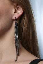 Серьги длинные цепочки на замке левербек, черные с серебряными гранями