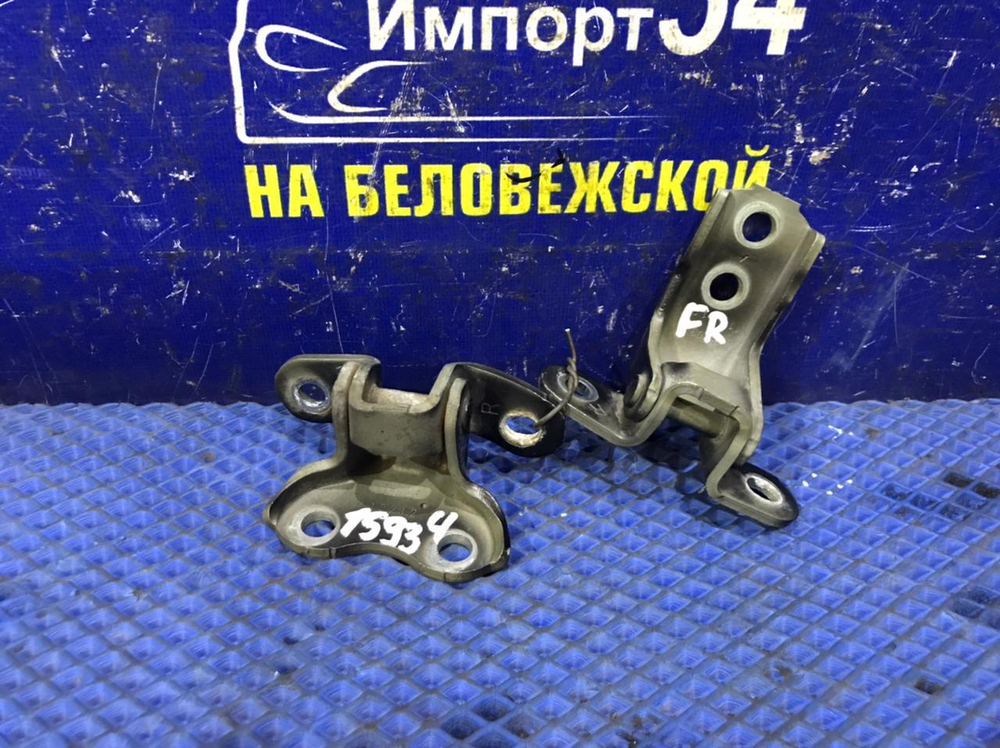 Петля двери передней правой TOYOTA AVENSIS 2012-2015