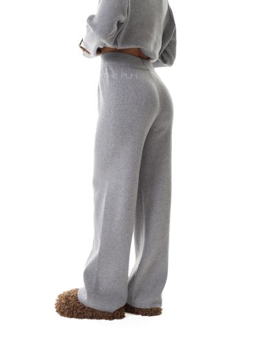 Серый трикотажный костюм с брюками