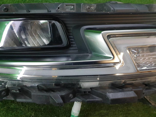 Битая Фара правая Kia Carnival 4 (2020-2023) LED