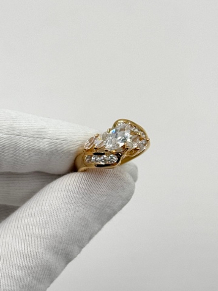 Кольцо с кристаллами