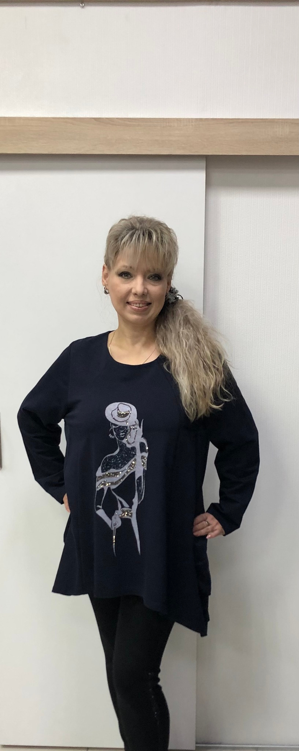 Темно-синяя туника расклешенная к низу