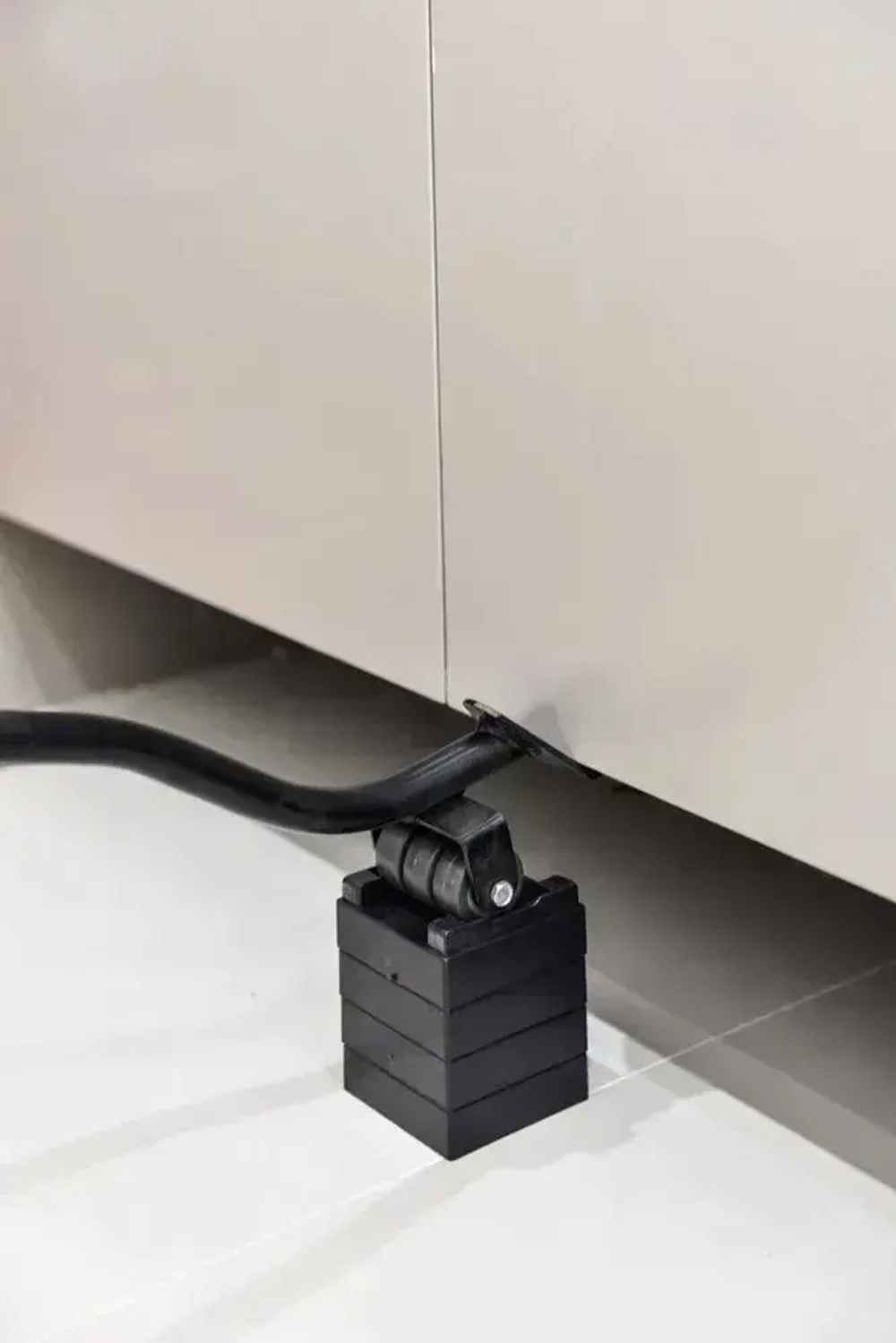 домкрат ручной металлический на колесиках для перемещения мебели / транспортёр для передвижения мебели