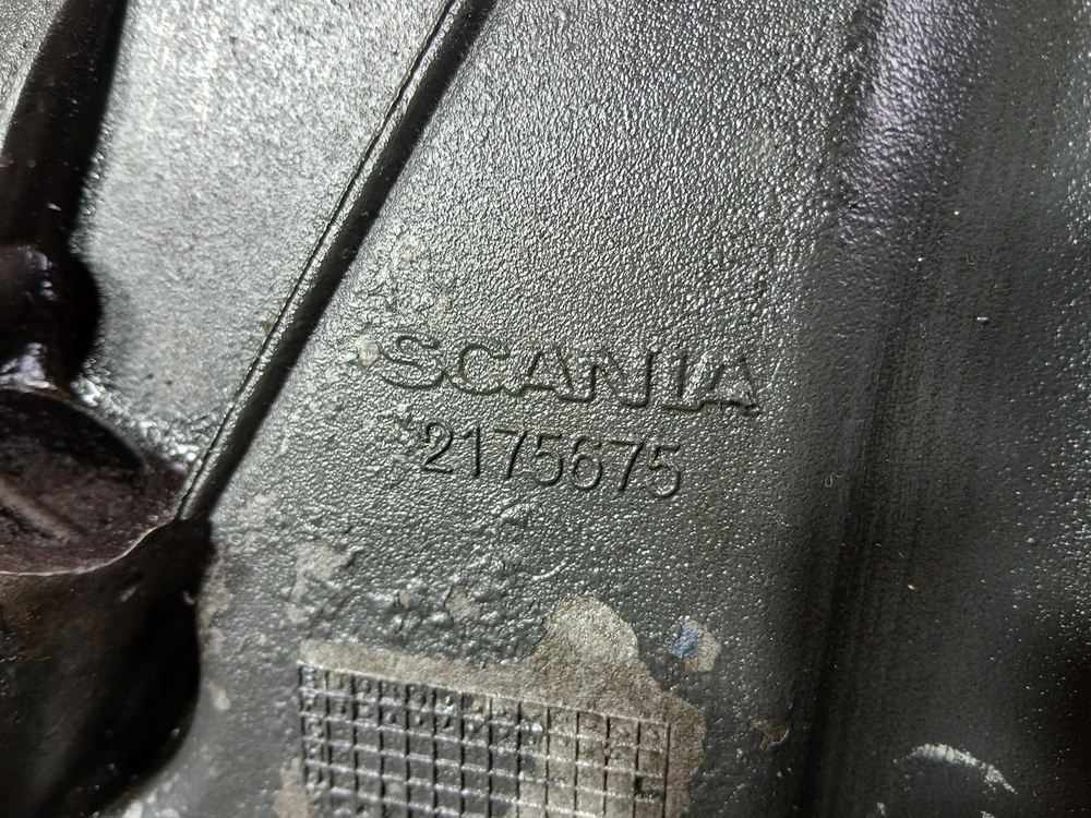 Крышка масляного радиатора в сборе