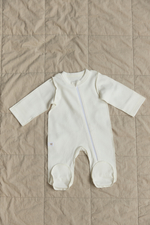 Комплект на выписку Зайчата и птички (бежевый)/(конверт+слип+чепчик)