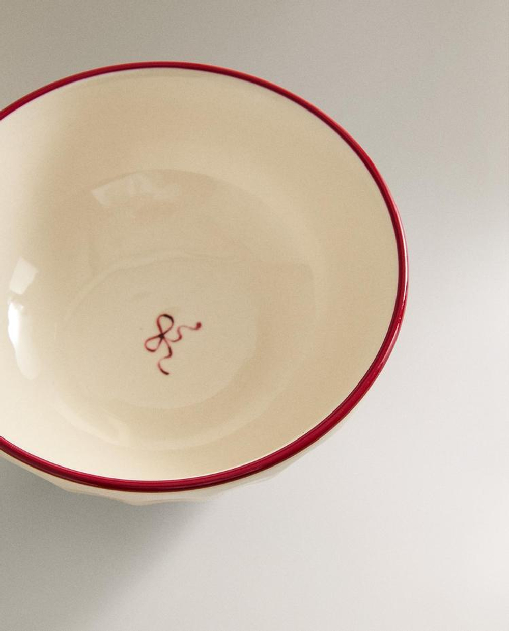 ZARA HOME НОВОГОДНЯЯ КЕРАМИЧЕСКАЯ ТАРЕЛКА, БЕЛЫЙ/КРАСНЫЙ