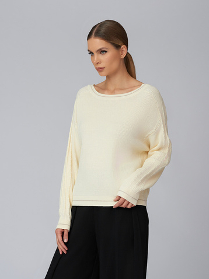 Женский джемпер молочный с круглым вырезом