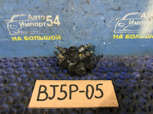 Распределитель тормозной MAZDA FAMILIA 2000