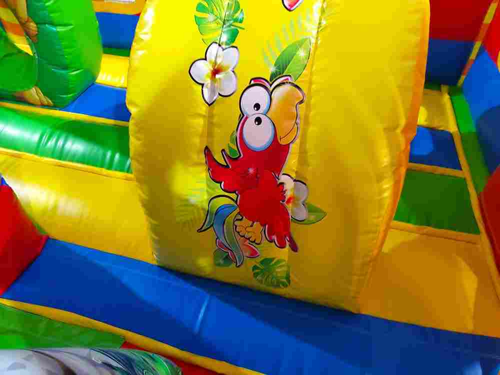 Коммерческий надувной батут «Звериный мир» с горкой и аркой, 6*5*4.2 м.