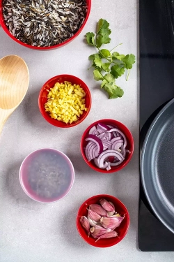 KitchenAid - Набор из 4 мисок с крышками Universal 8,5х3,5см, красный ампир / артикул   KQG177BXERE  / GTIN 5057982088170