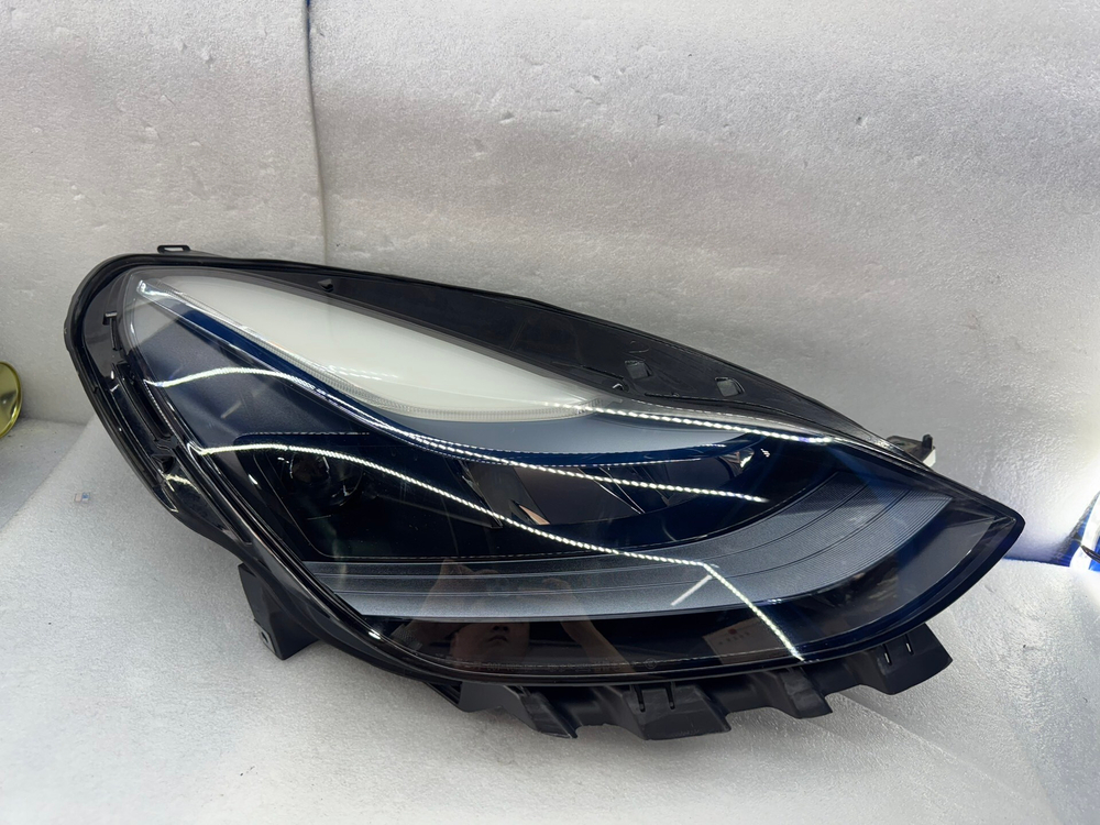 Фара (передняя) оригинальная для Tesla Model 3