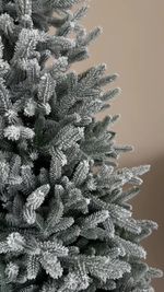 Заснеженная елка на ножке «Николь» (Литая хвоя) 210 см / 2,1 м