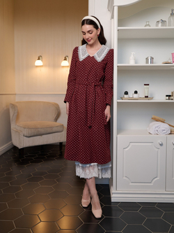 Платье с кружевным воротником