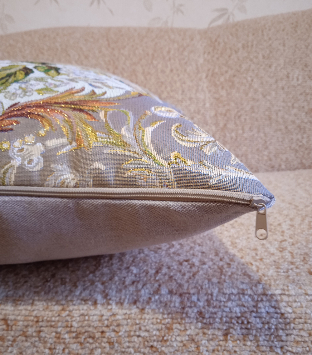 Декоративная гобеленовая наволочка для интерьерной подушки Свидание 68х47