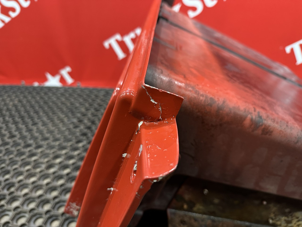 Ящик инструментальный правый в сборе