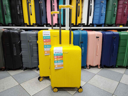 Чемодан Средний (М) полипропилен "Mironpan" съёмные колёса