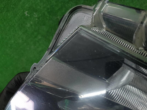 Битая Фара правая Toyota Hilux 8 (2015-2020) LED