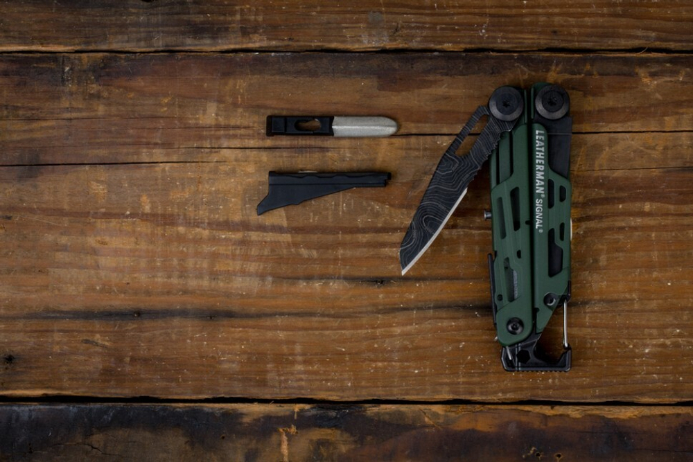 Мультитул Leatherman Signal, 19 функций, зеленый, нейлоновый чехол