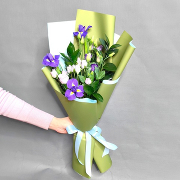 Авторский букет с ирисами