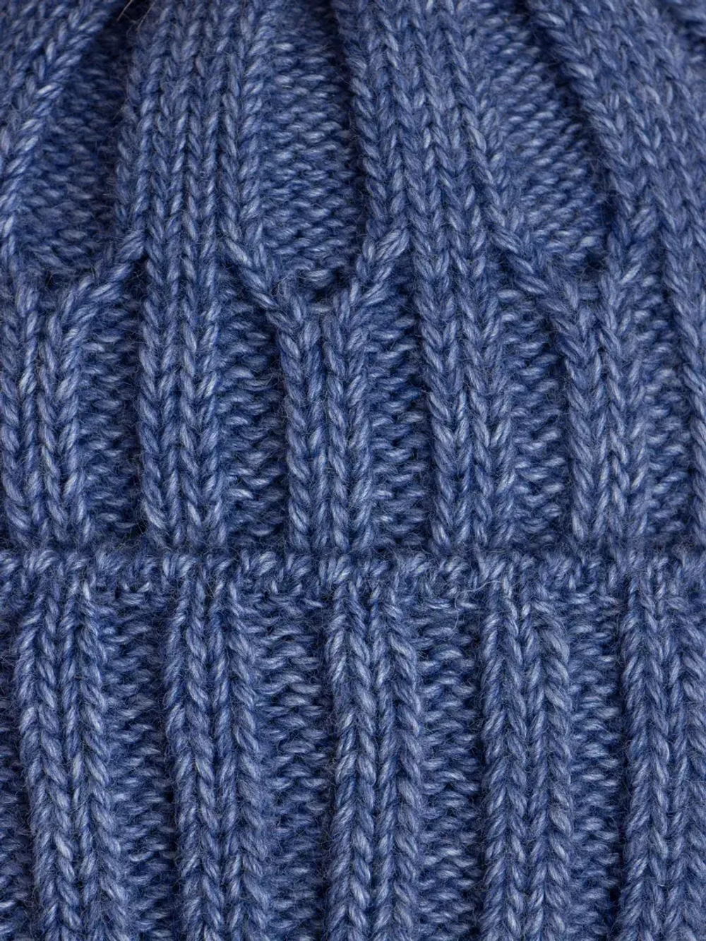 Шапка зимняя для мальчика на завязках и снуд