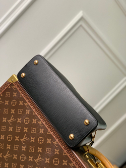 Louis Vuitton Capucines MM