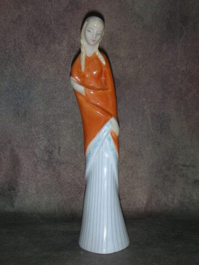 Статуэтка. Фарфор. Дама Подросток. Royal Doulton. Англия