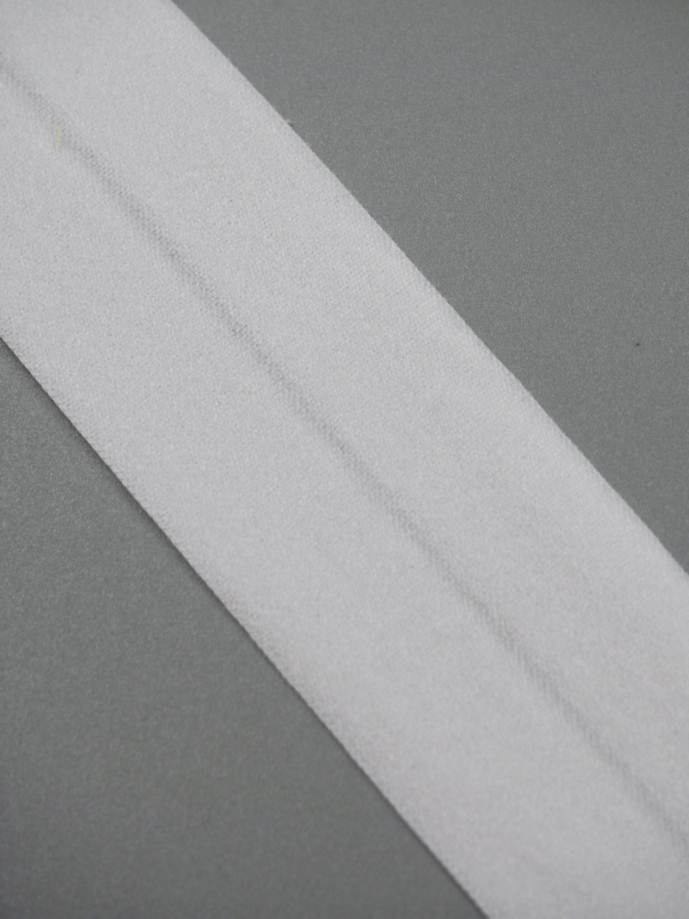 Бейка эластичная теплая белая матовая 32 мм