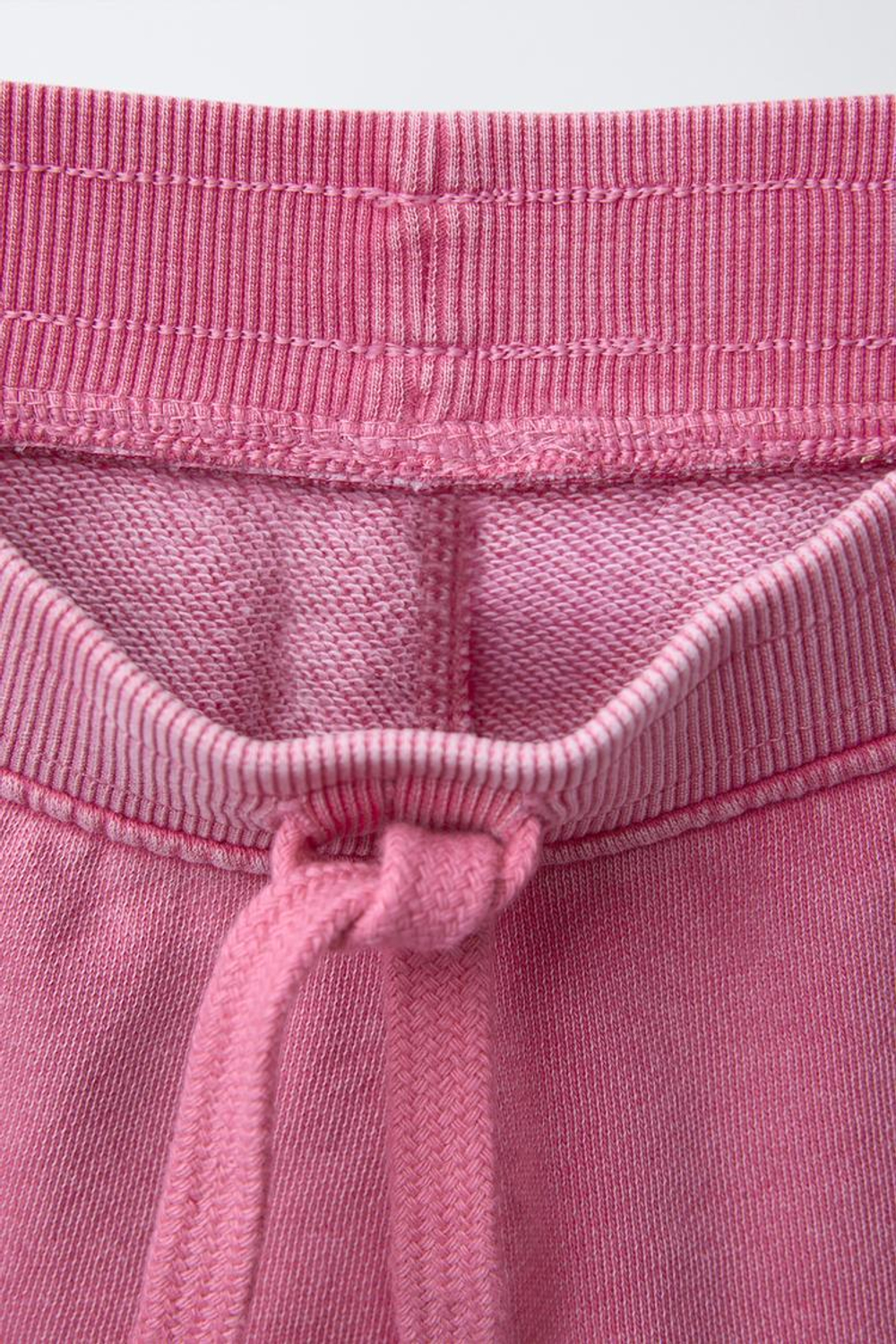 ZARA ШОРТЫ ИЗ МЯГКОЙ ТКАНИ С ЭФФЕКТОМ ПОТЕРТОСТИ, РОЗОВЫЙ