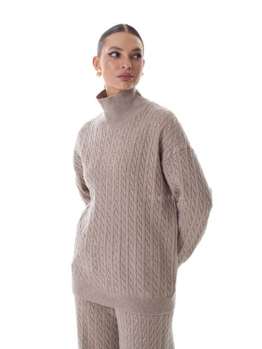 Трикотажный костюм цвета капучино в косичку