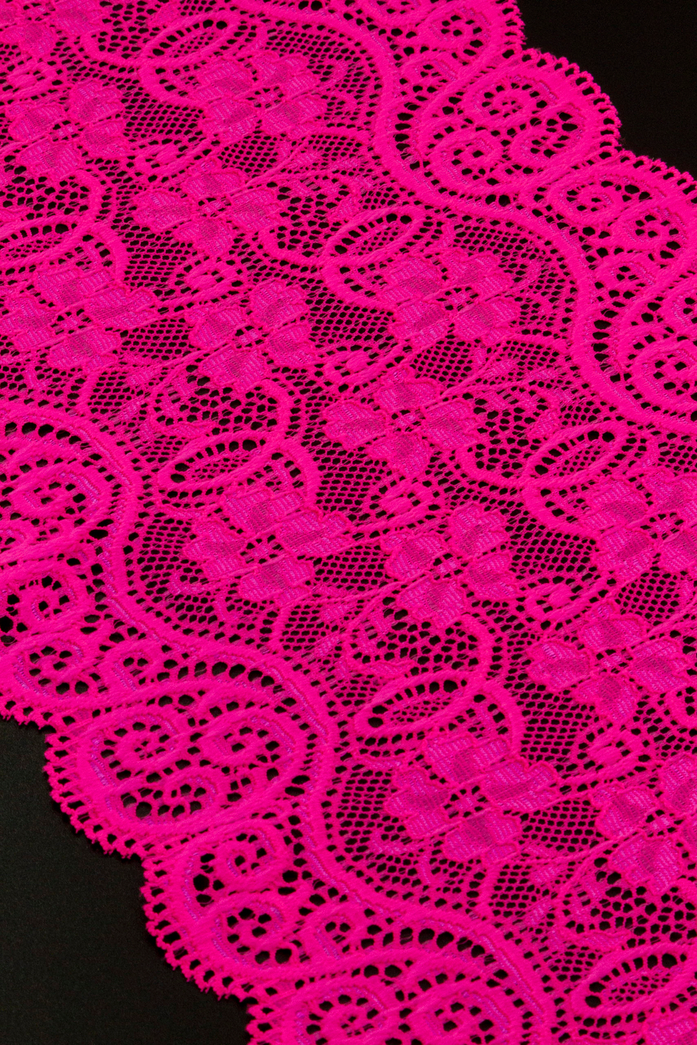 Эластичное кружево розовое неоновое ОТРЕЗЫ