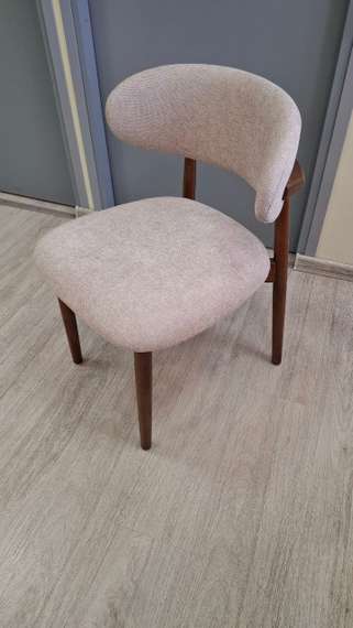 Стул Ando бежевый, ножки орех