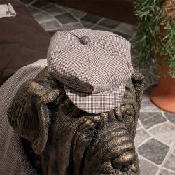 Садовая скульптура Сэр Ватсон в костюме