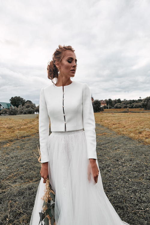 Классический свадебный жакет с жемчужными пуговицами