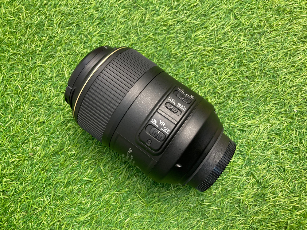 Nikon 105mm 2.8G IF-ED AF-S VR Micro-Nikkor