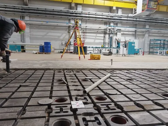 Чугунная плита с сеткой Т-образных пазов