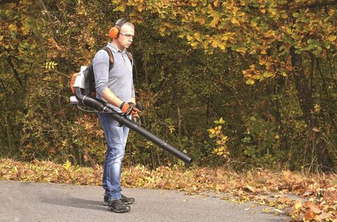 Воздуходувки и кусторезы Villager: поддерживаем порядок на участке после летнего сезона.