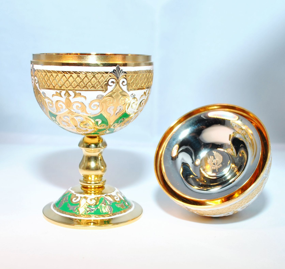 Сувенир "Яйцо-рюмки"