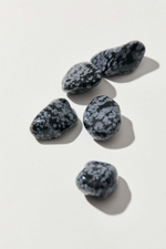 Снежный обсидиан галтовка