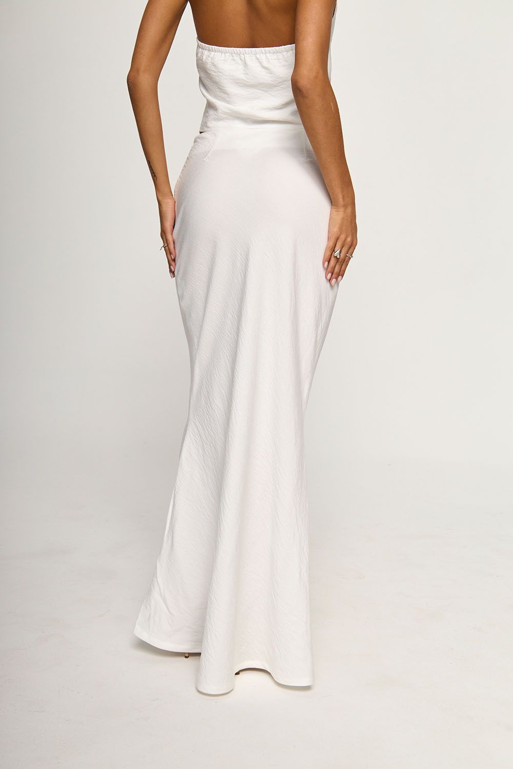 Юбка-рыбка из вискозы белого цвета
