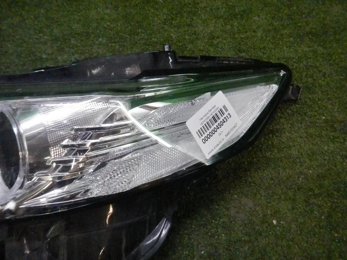 Стекло фары левое Toyota Camry xv70 (2017-2021)