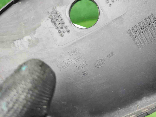 Накладка переднего бампера правая Hongqi HS5 19-нв