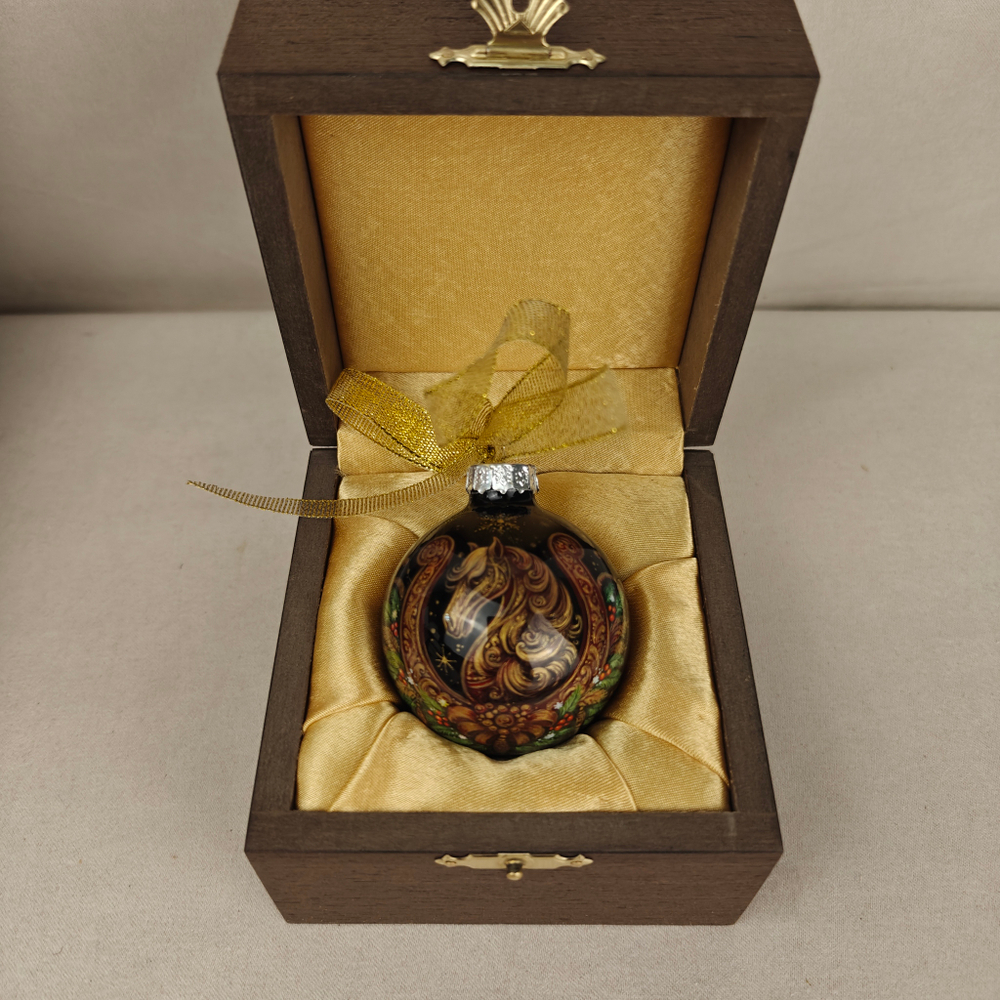 Шар новогодний с ручной росписью Палех "Конь с подковой" малый