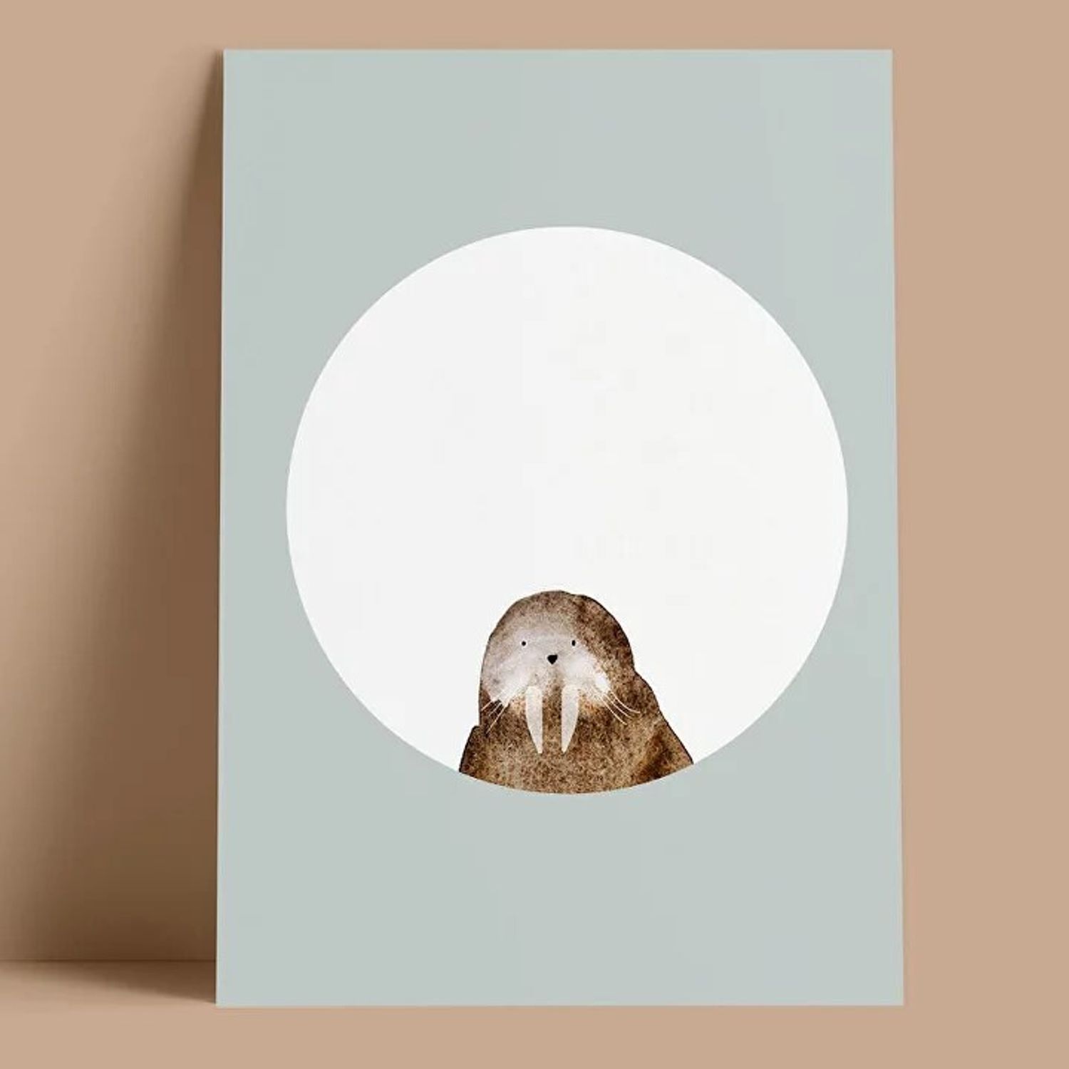 Открытка - Морж в круге